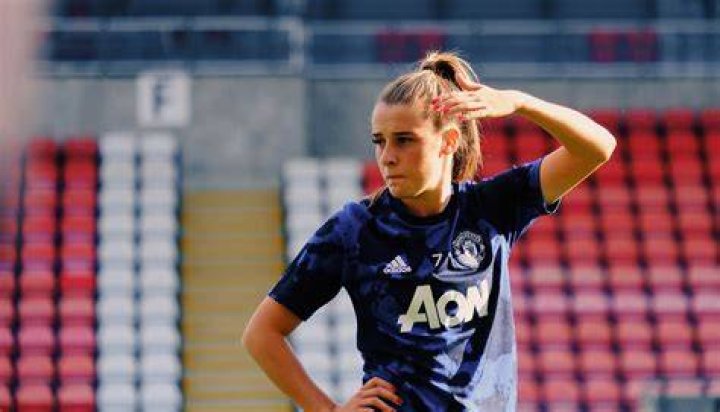 ella toone x soccerbible header 0021 image00007