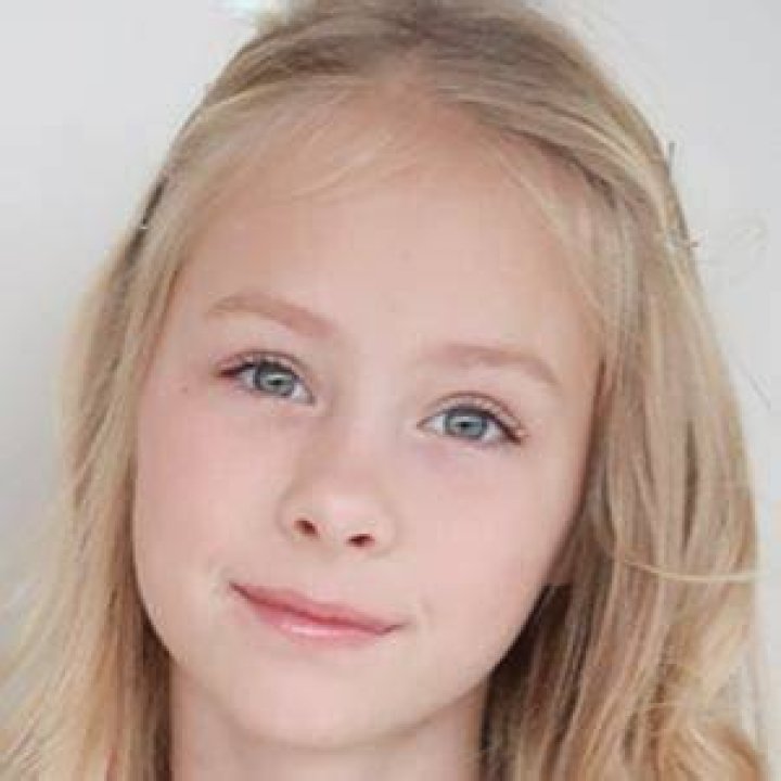 Elle Cryssanthander Biography - Facts, Childhood, Family Life & Achievements