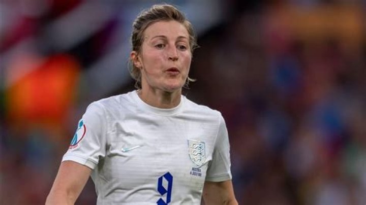 Ellen White (footballer) team, contract, salary, net worth