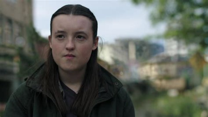 Ellie (Bella Ramsey) sitting on the bed of a stationary truck