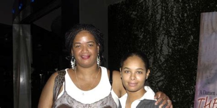 Elvira Wayans - Bio, Facts, Family Life of Screenwriter
