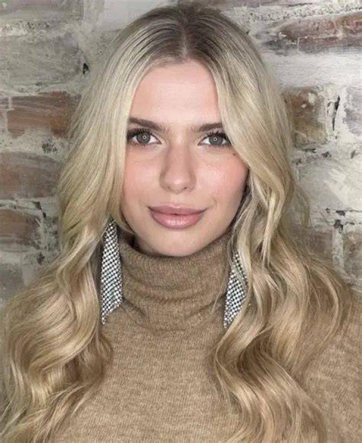 Emily Jade – Bio, Facts & Family Life of YouTuber & Beauty Guru