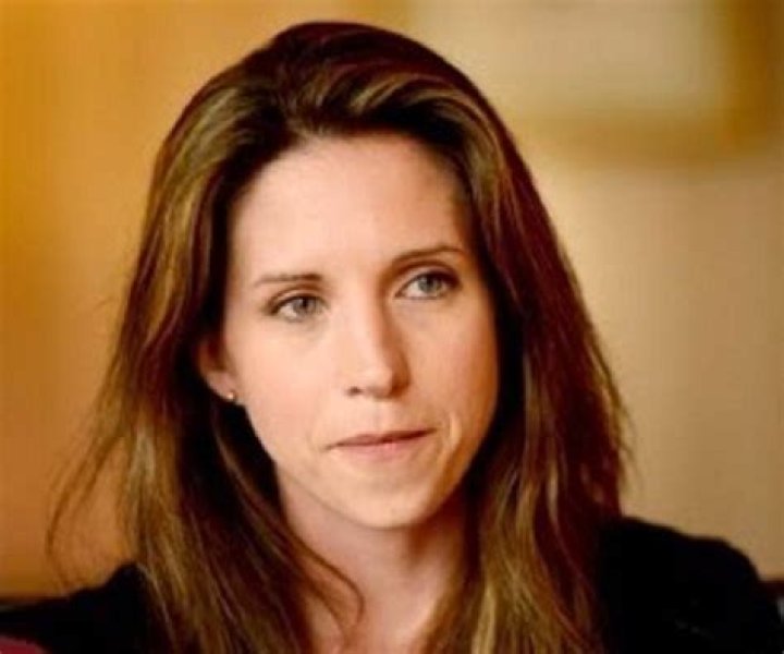Emily Perkins - Bio, Facts, Family Life, Achievements