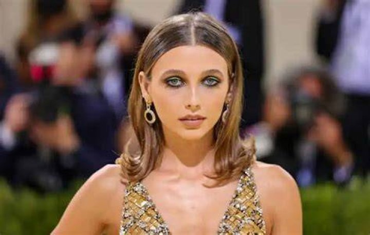 Emma Chamberlain Bio, age, height, nationality, family, net worth, YouTube