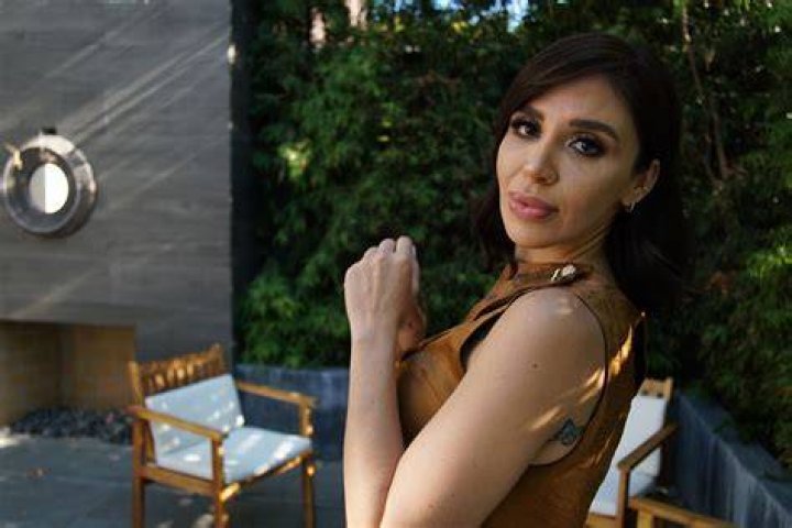 Emma Coronel Ai... Biography