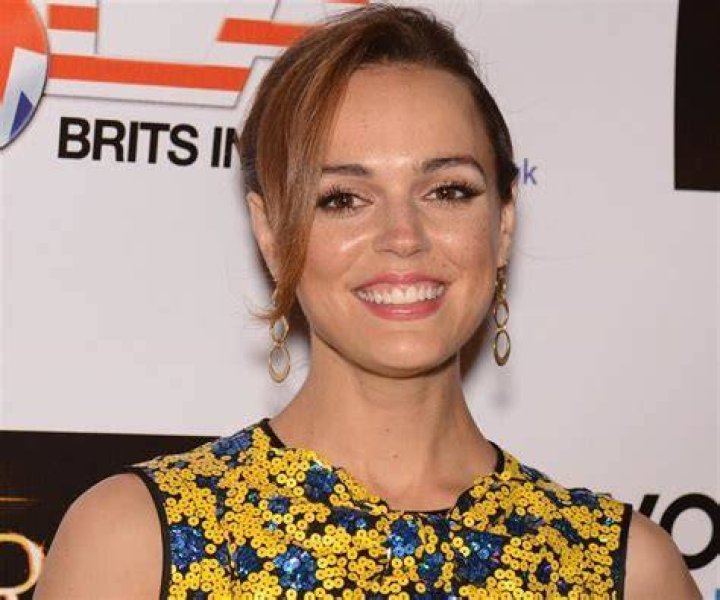 Erin Cahill Biography - Facts, Childhood, Family Life & Achievements