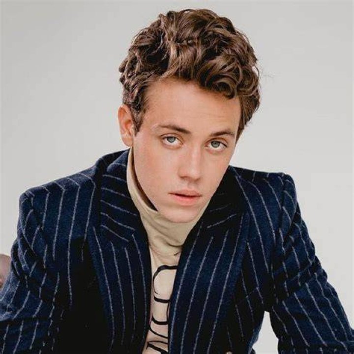 Ethan Cutkosky Biography
