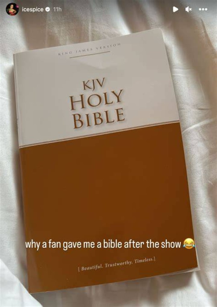Fan spiritually gifts Ice Spice a bible after recent performance