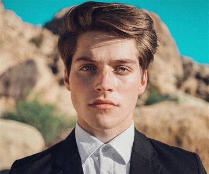 Froy Gutierrez Biography - Facts, Childhood, Family Life & Achievements