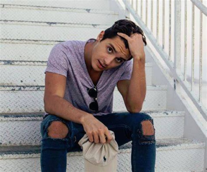 Gabriel Conte – Bio, Facts, Family Life of Viner & Fashion Model