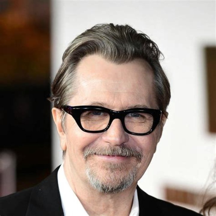 Gary Oldman Biography