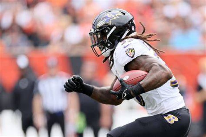 Gus Edwards height and weight – Measurement in meters, feet, KG and Ibs 1 gus edwards ravens