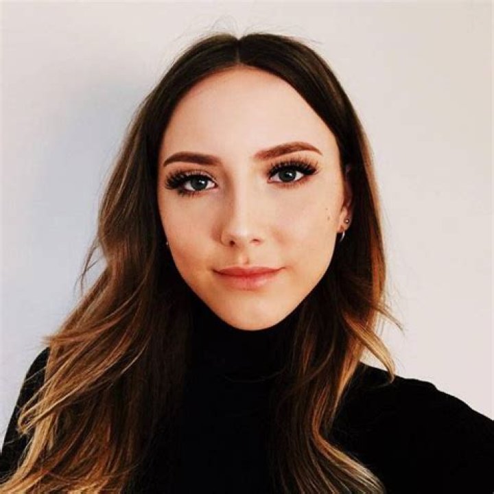 Hailie Scott Biography