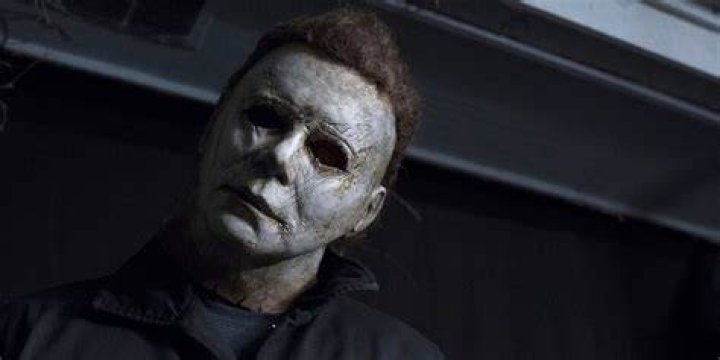 Halloween-2018-Michael-Myers-and-Jamie-Lee-Curtis-as-Laurie-Strode