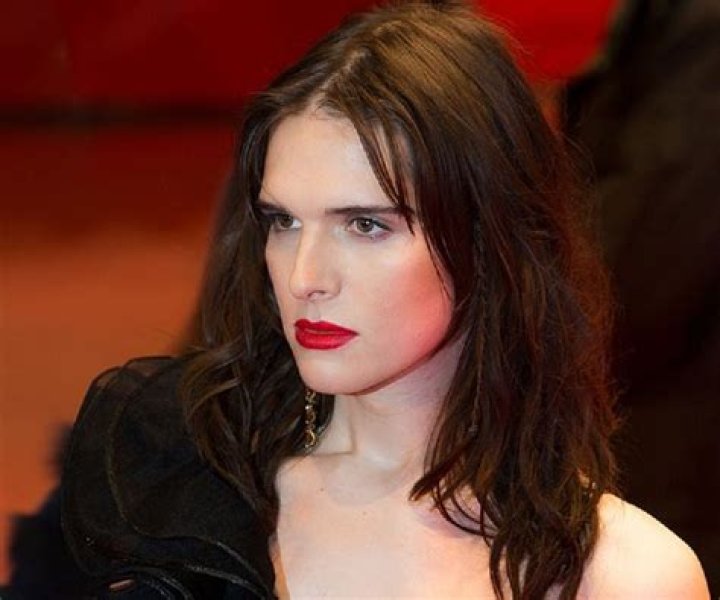 Hari Nef Biography - Facts, Childhood, Family Life & Achievements