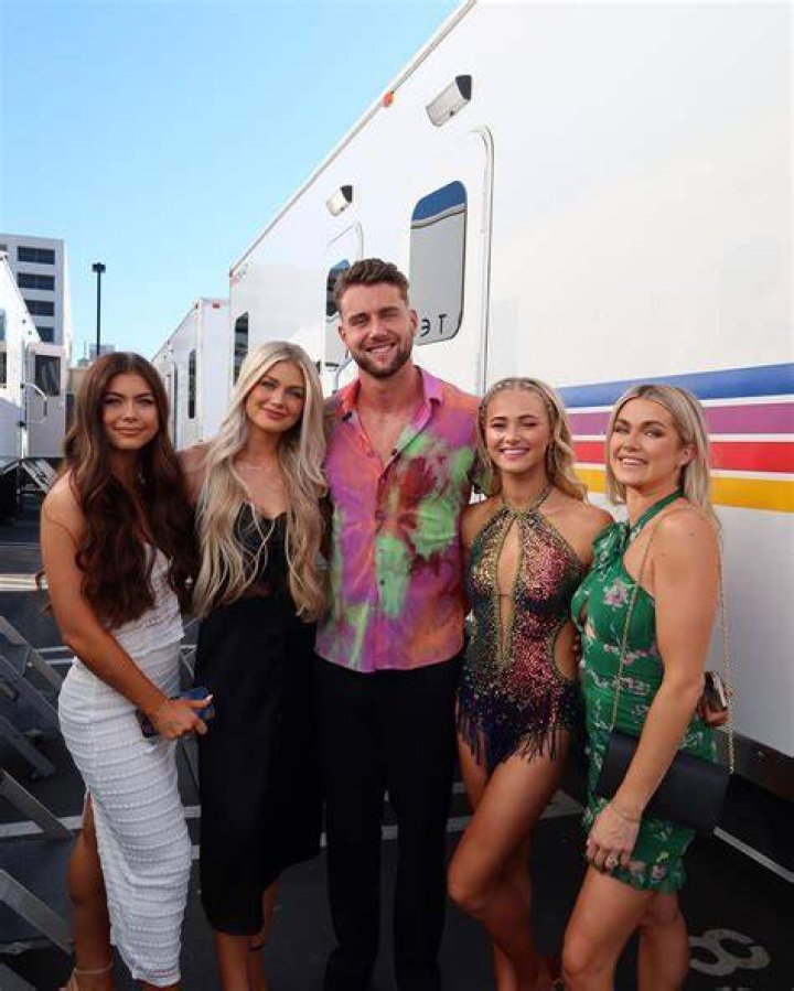 Harry Jowsey family, wife, children, parents, siblings