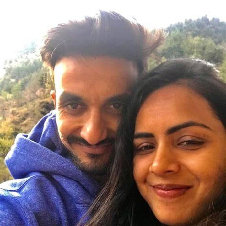 harshal patel wife