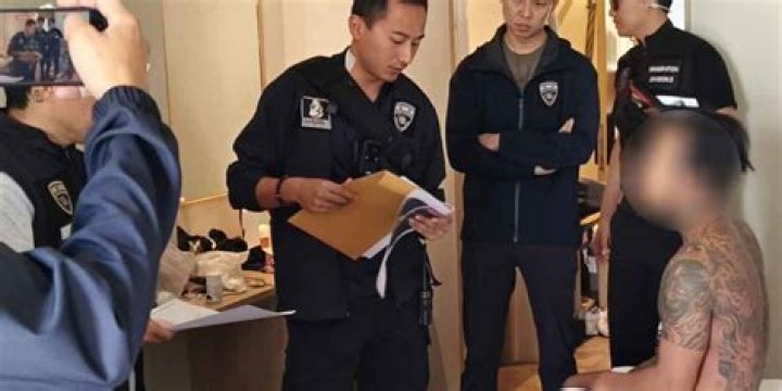 Hawaii teacher arrested for allegedly sharing adult content