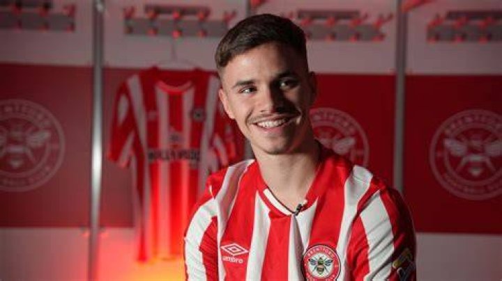Here’s Romeo Beckham’s age, height, parents, teams, and more