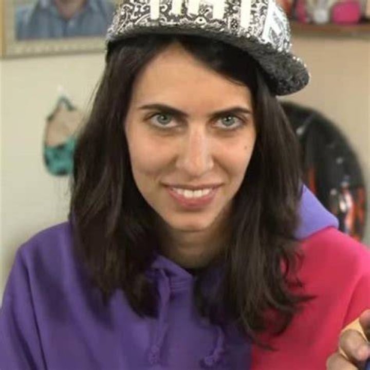 Hila Klein Biography