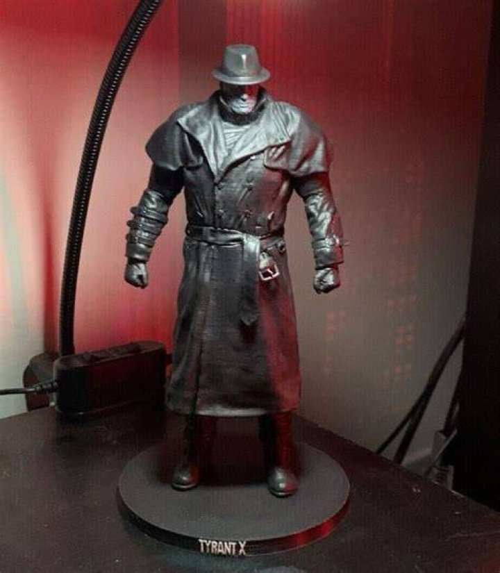 Hilarious Resident Evil 2 Mod Turns Mr. X Into A Miniature Tyrant