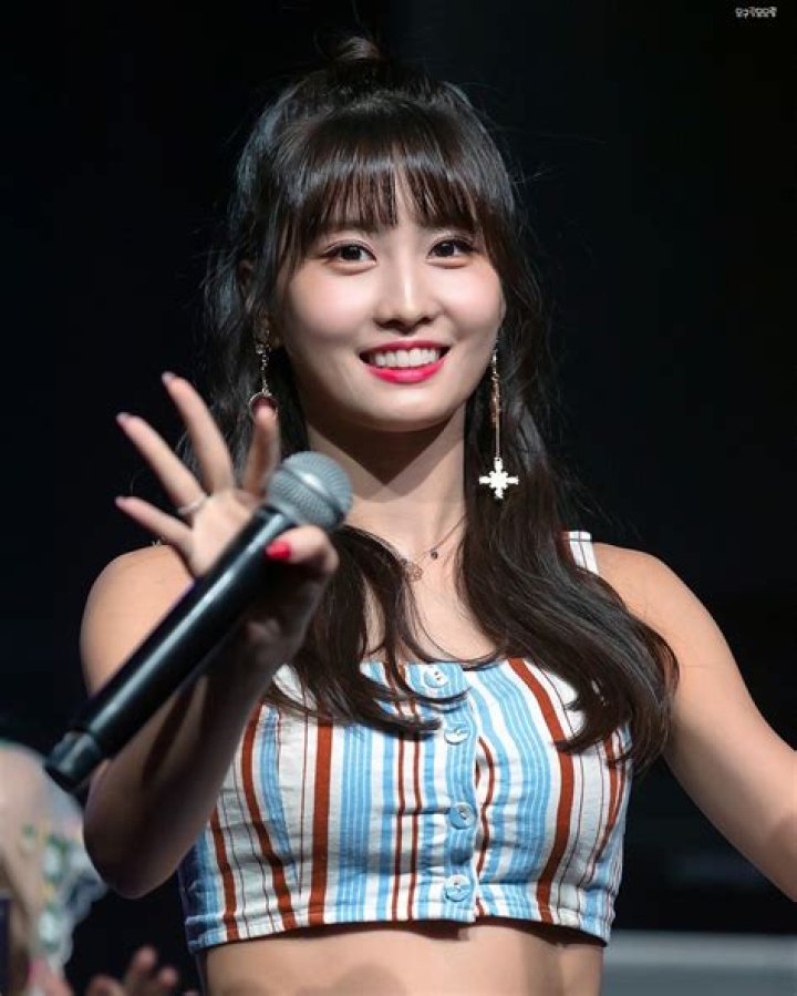 Hirai Momo Biography