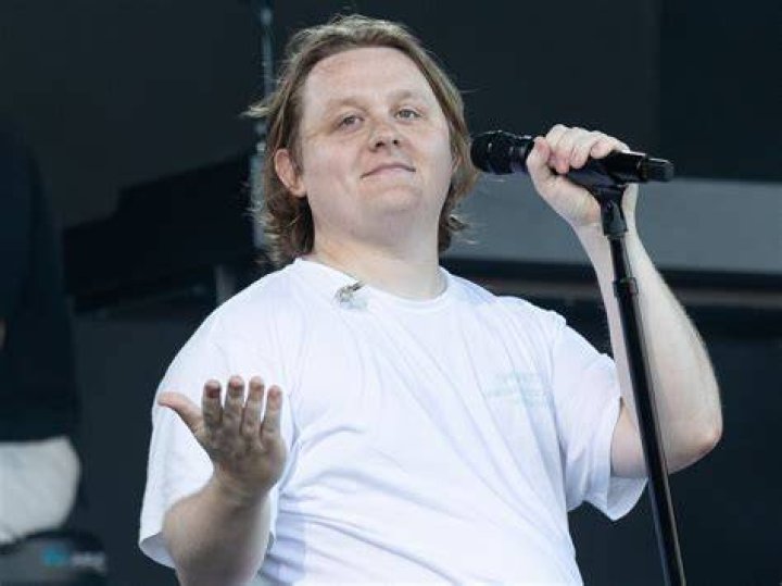 How did Lewis Capaldi lose 12 KG of weight?
