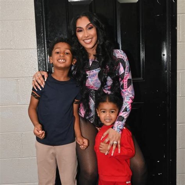 How many kids does Queen Naija have?