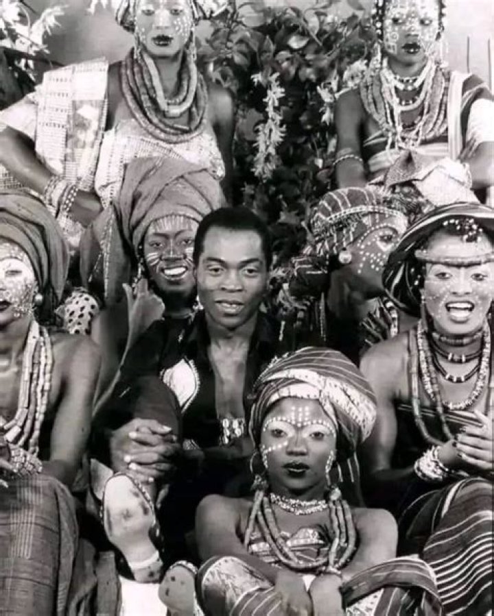 How many wives did Fela marry in one day?