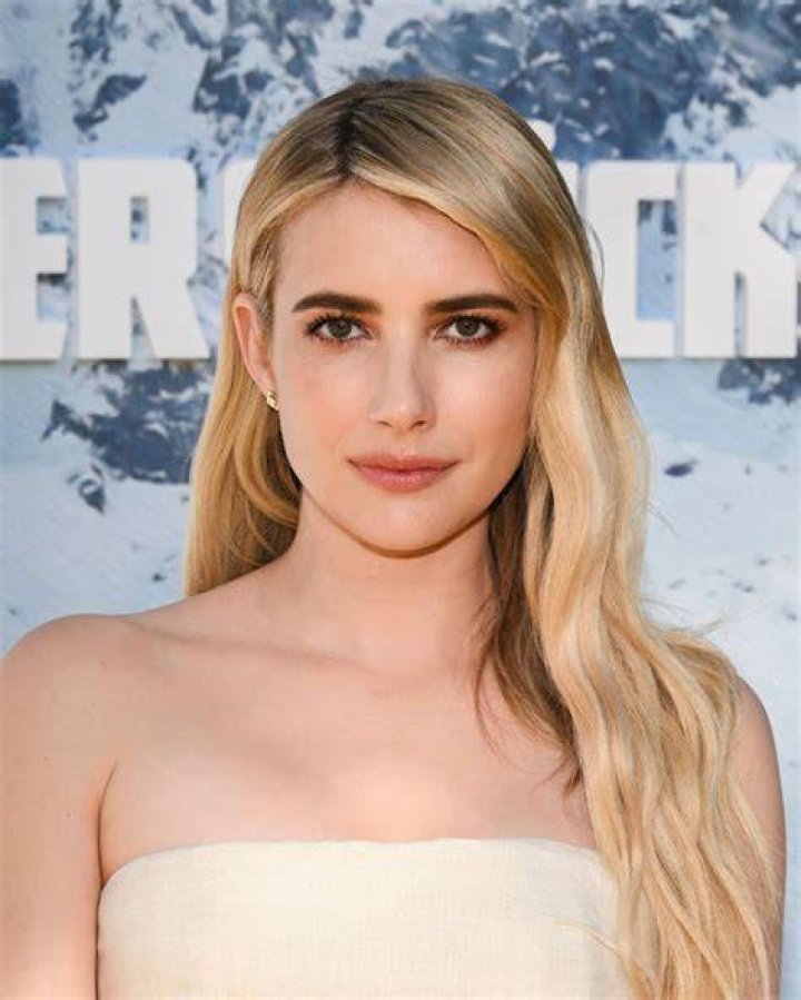 How Rich Is Emma Roberts? – Celebrity