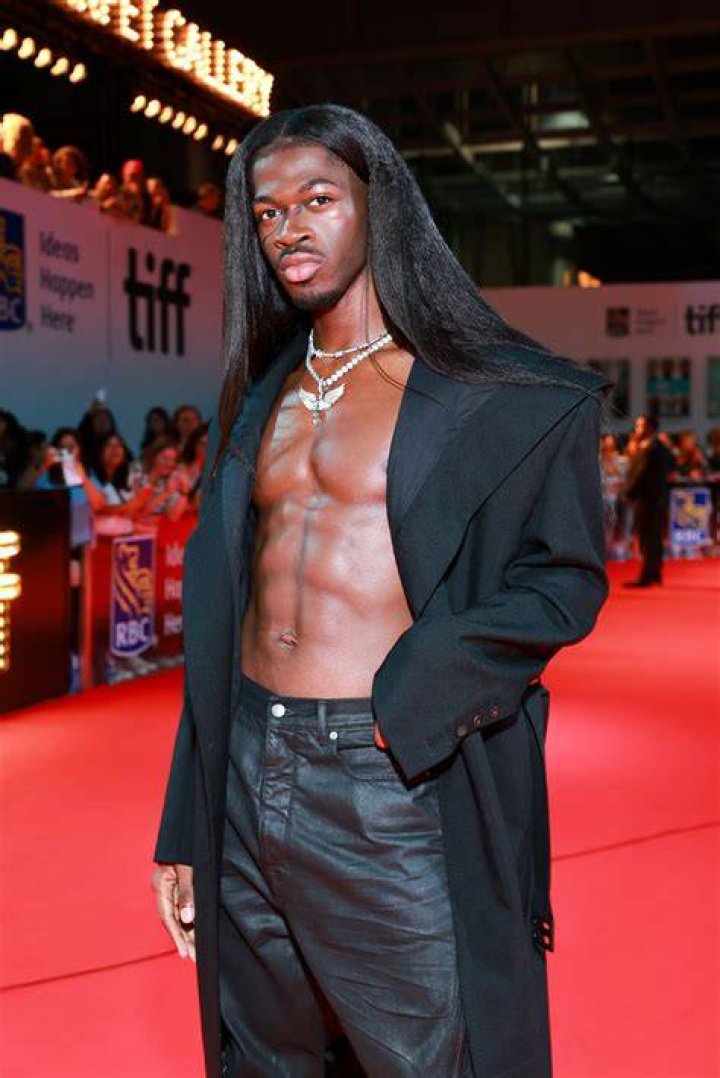 How tall is Lil Nas X?