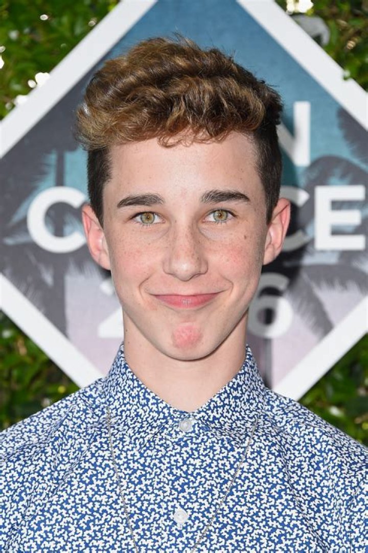 Hunter Rowland Biography