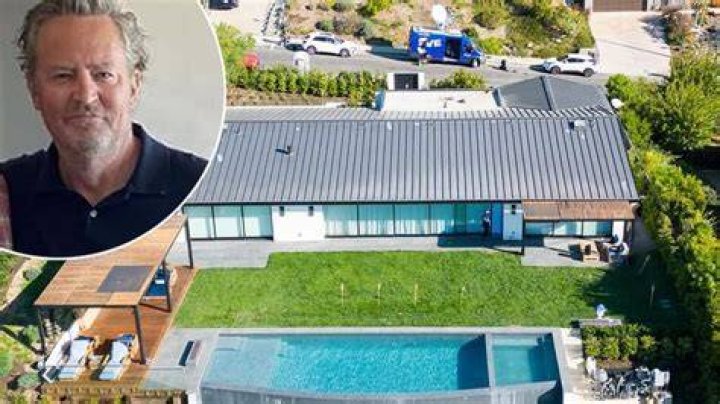 Where did Matthew Perry live when he died? Check inside his Los Angeles home where he died in a hot tub 1 Inside $6m California home where Matthew Perry finally found peace before his death: Friends star declared himself sober a year after buying stunning Pacific Palisades pad with ocean views in 2020 |