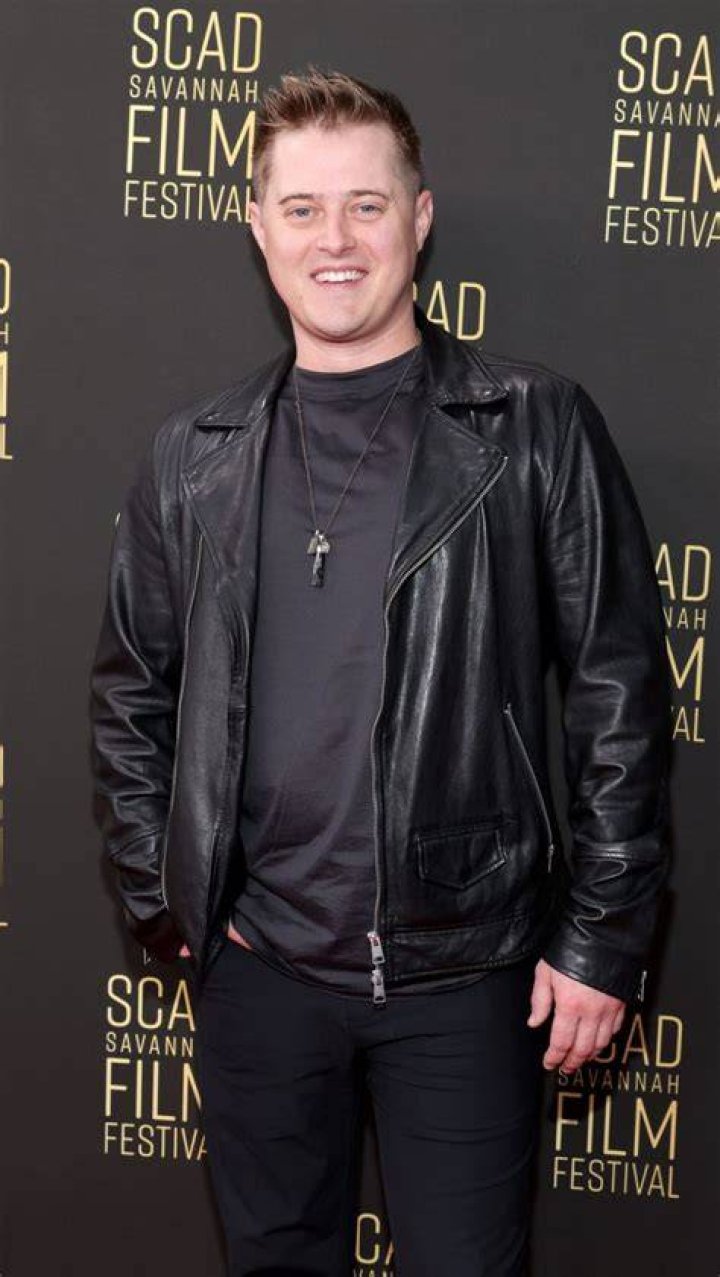 Is Lucas Grabeel in a relationship? – Celebrity