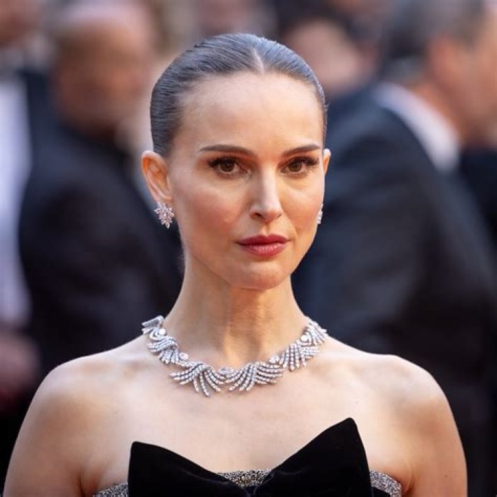 Is Natalie Portman multilingual?