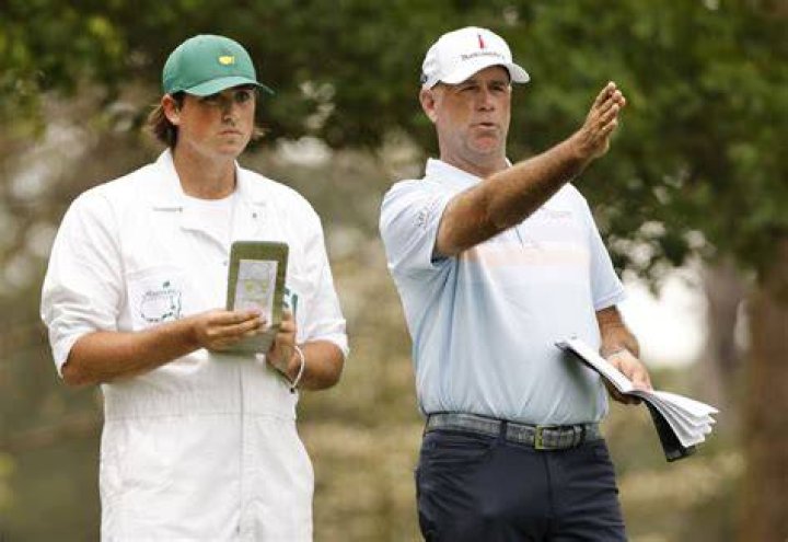 Is Stewart Cink caddie his son?
