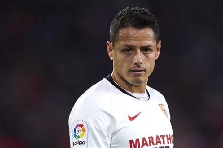 Javier Hernández Biography - Facts, Childhood, Family Life & Achievements