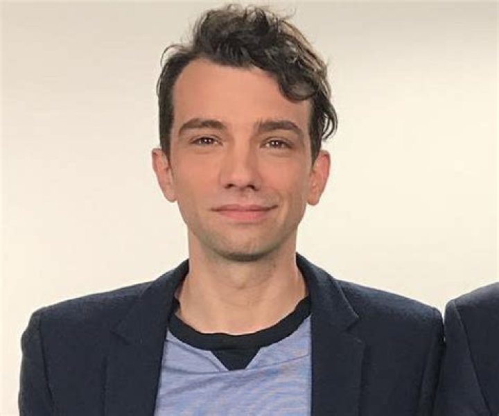 Jay Baruchel Biography - Facts, Childhood, Family Life & Achievements