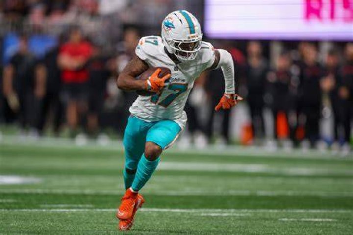 Jaylen Waddle height and weight – Measurement in meters, feet, KG and Ibs