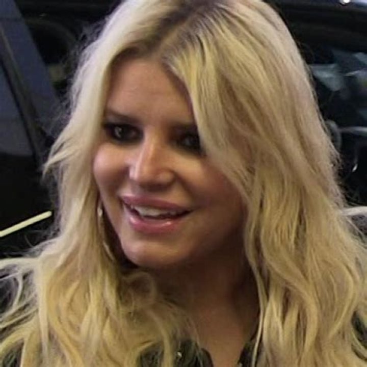 Jessica Simpson celebrates losing 100 pounds for the third time on Instagram