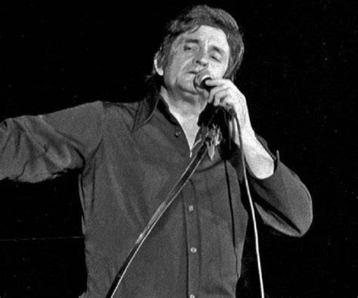 Johnny Cash Biography - Facts, Childhood, Family Life & Achievements