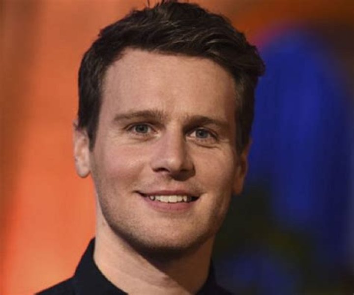Jonathan Groff Biography - Facts, Childhood, Family Life & Achievements
