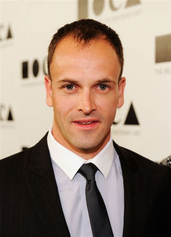 Jonny Lee Miller Biography