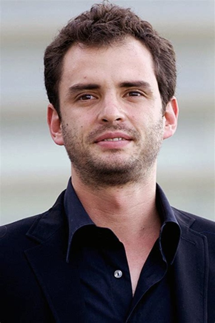 Jon&aacute;s Cuar&oacute;n Biography