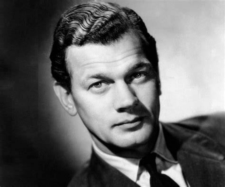 Joseph Cotten Biography - Facts, Childhood, Family Life & Achievements