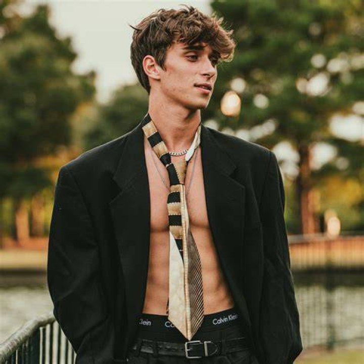 Josh Richards Biography