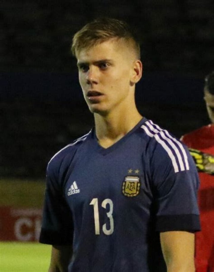 Juan Foyth Bio, age, nationality, height, family, career goals, club, salary, net worth