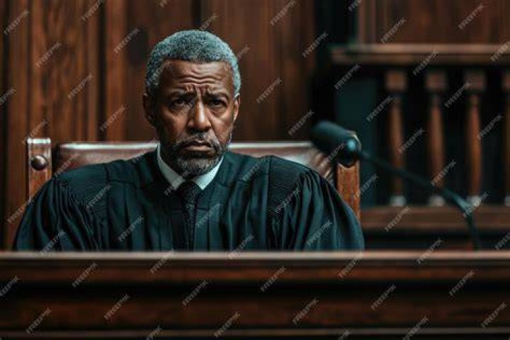 Judge Toler behind the bench on Divorce Court 
