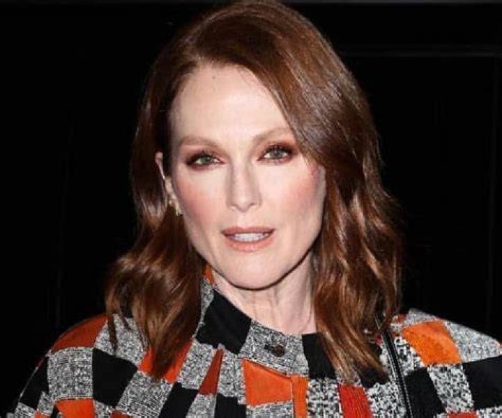 Julianne Moore Biography - Facts, Childhood, Family Life & Achievements