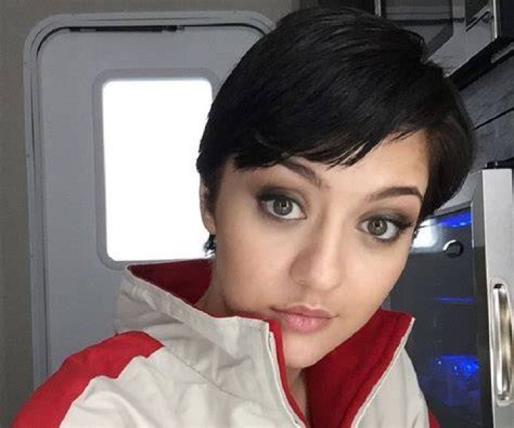 Katie Findlay Biography - Facts, Childhood, Family Life & Achievements